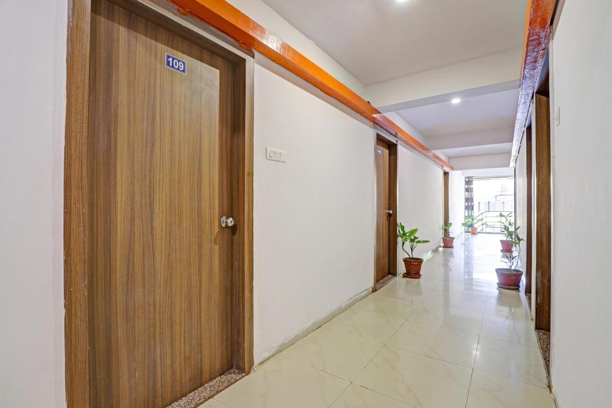 Oyo Flagship Hotel Residency Silvassa Exterior foto